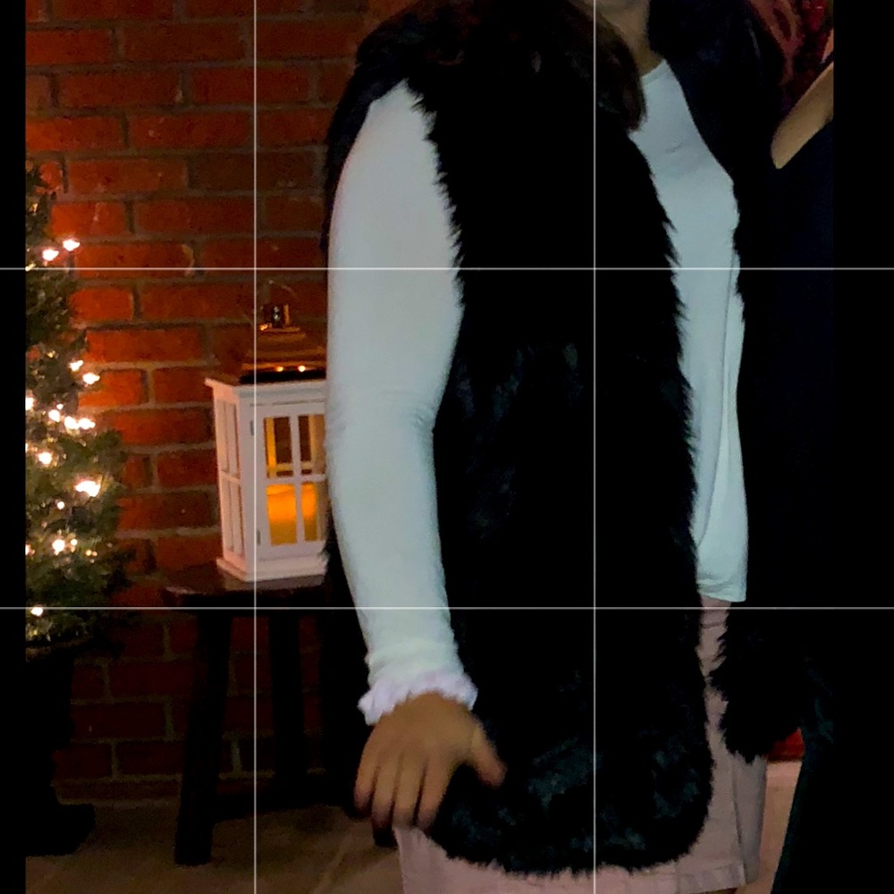 Gap Faux Fur Black Vest (worn 2-3 times) Size Medium (fits oversized)